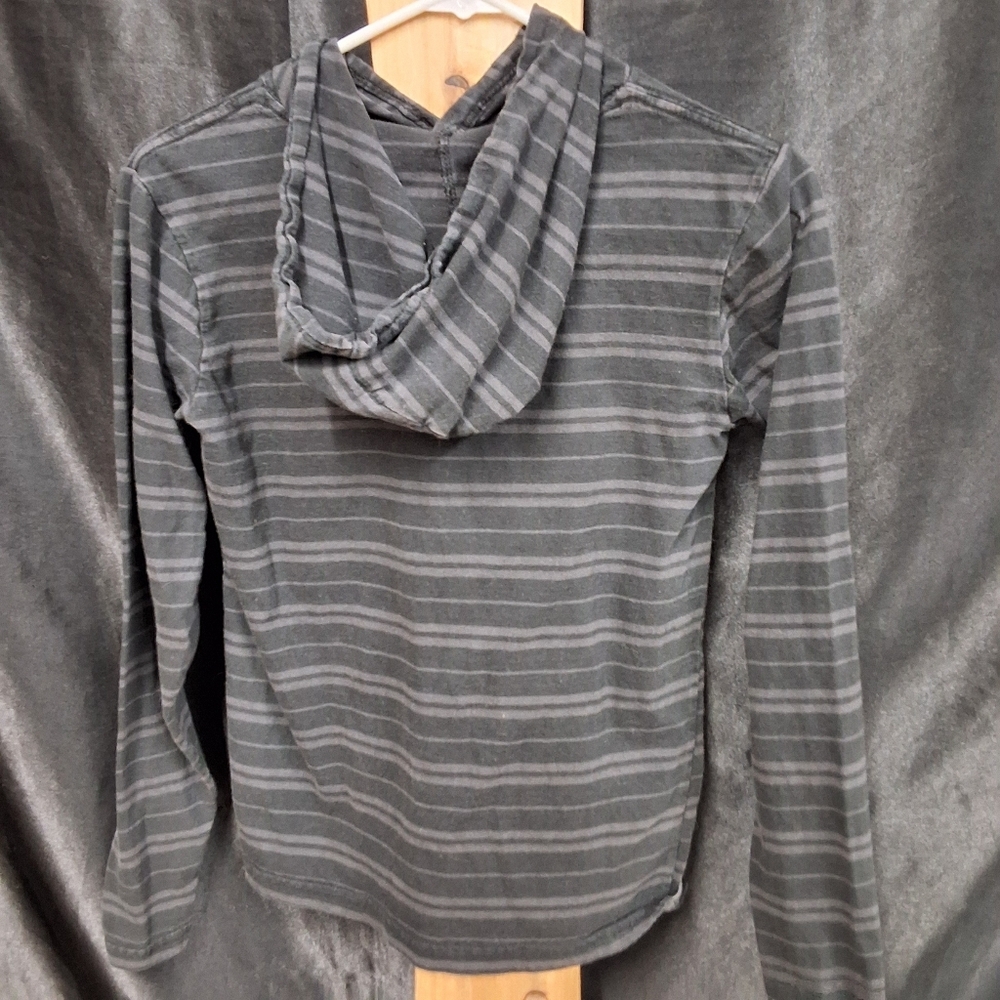 Volcom size youth, medium black long sleeve hoodie  pull over without pocket - Picture 7 of 11